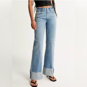 Abercrombie and Fitch Women’s Mid Rise Baggy Cuffed Jean, size 28
